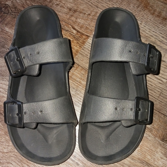 💥3 For $15💥 Light Black Sandals - Picture 1 of 12